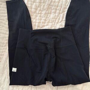 Vuori leggings - all the feels in size small short , like new